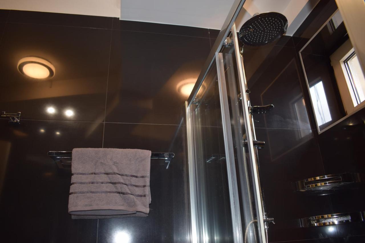Klara'S Apartment Ni Екстериор снимка