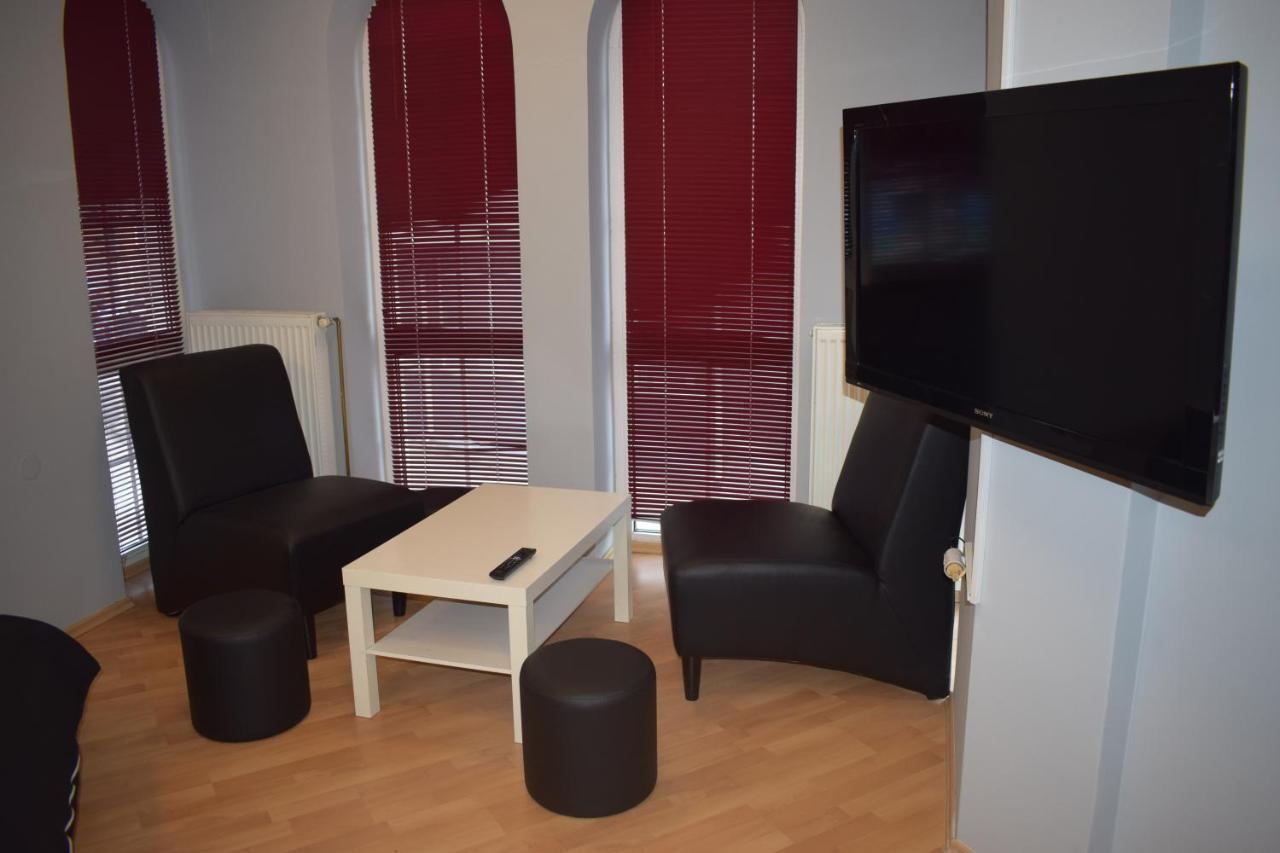 Klara'S Apartment Ni Екстериор снимка