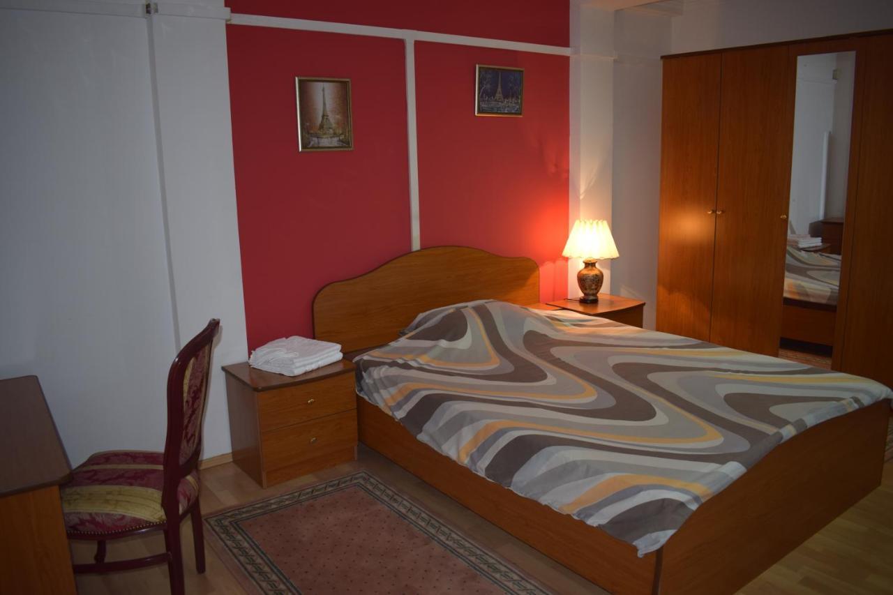 Klara'S Apartment Ni Екстериор снимка
