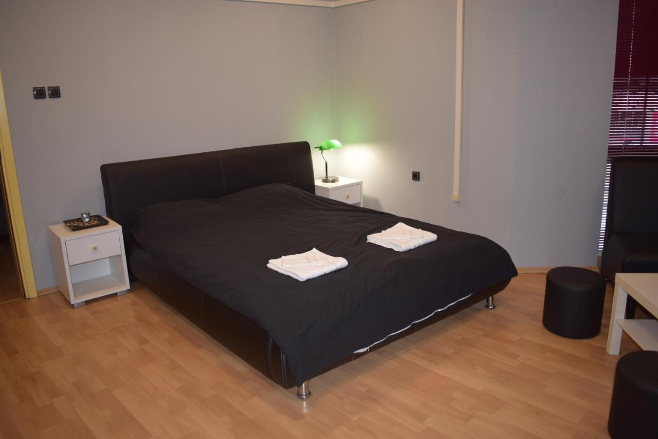 Klara'S Apartment Ni Екстериор снимка
