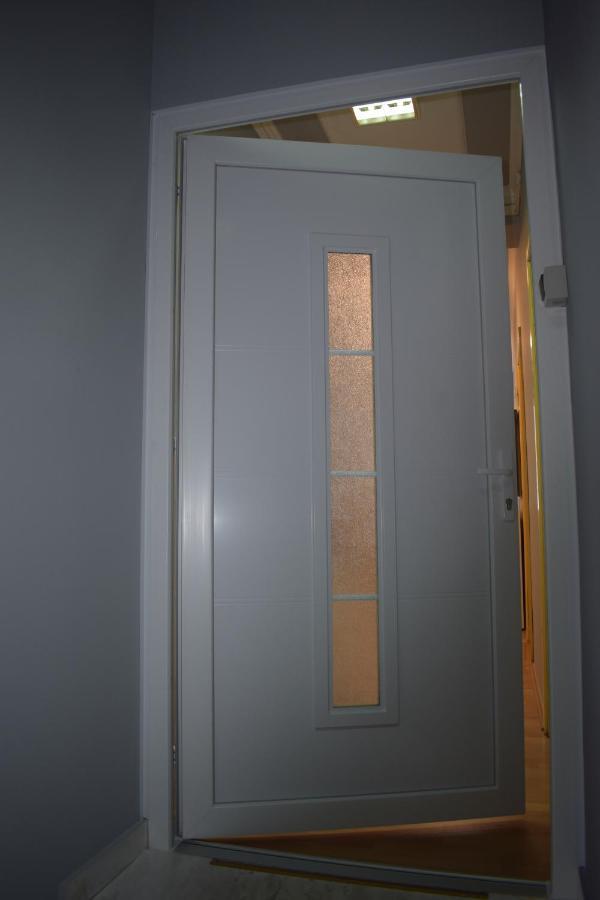 Klara'S Apartment Ni Екстериор снимка